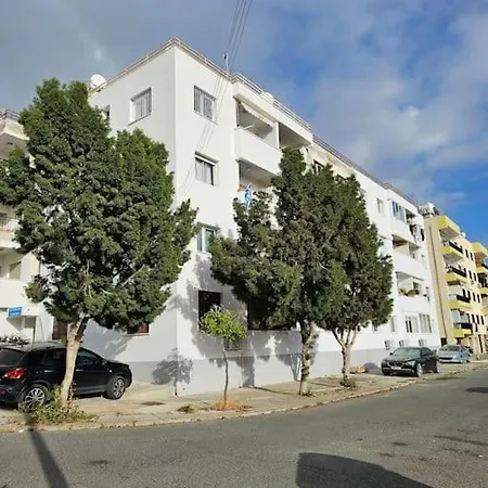 Sea View Near Mall Апартаменти